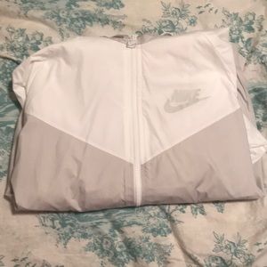 Women’s Nike Wind Breaker Jacket